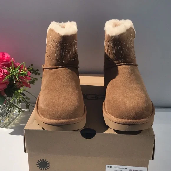 UGG Classic UGG Gem Mini Boot - Picture 2 of 10